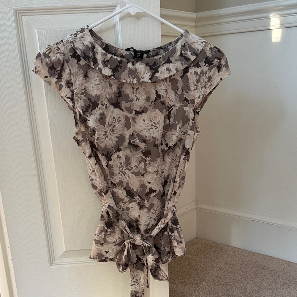 H&M Taupe Floral Cap Sleeve Blouse